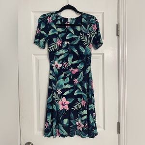 Old navy short sleeve swing dress, navy floral, size XS